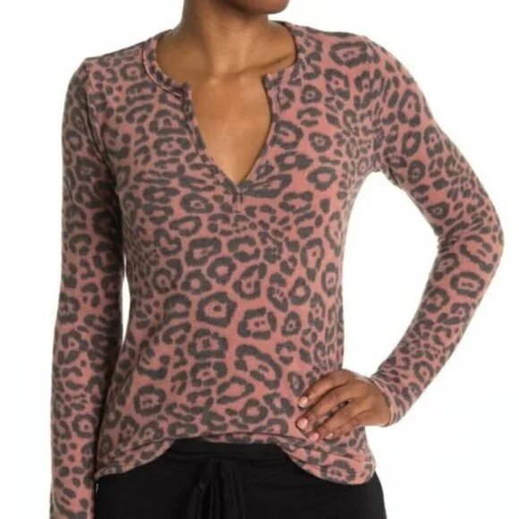 NEW Socialite Nordstrom Split Notch V-Neck Lightweight Fleece Rust Leopard - Picture 1 of 5